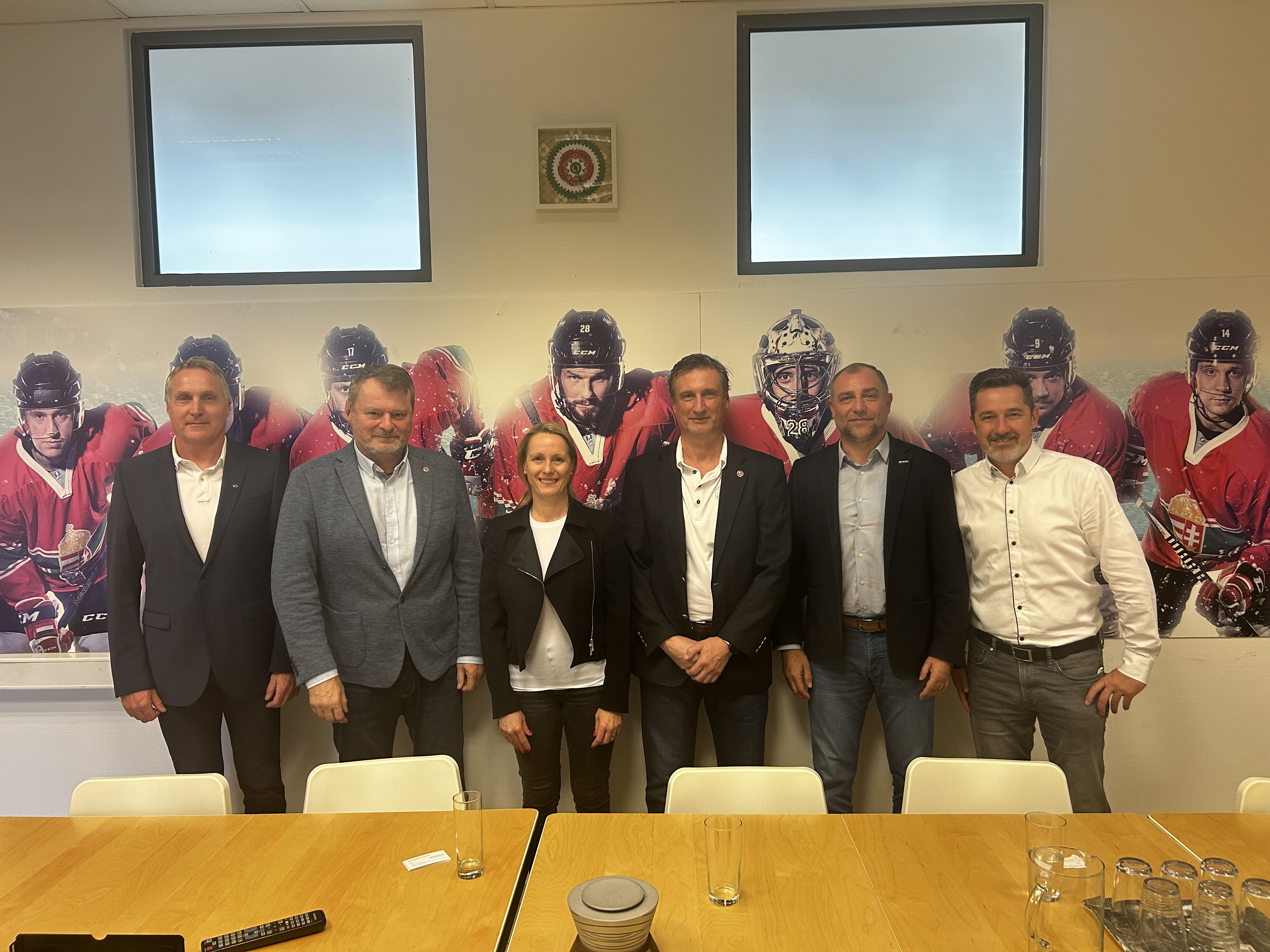 Dr Tamás Gyömörei, Head of the Sport and Recreation Centre at Széchenyi István University and President of the institution’s sports club (SZESE); Peter Spankovic, Secretary General of the EUHL; Dr Zsuzsanna Kolbenheyer, President of the MJSZ; Lubomir Sekeras, President of the EUHL; Frantisek Sadecky, Vice-President of the EUHL; and Péter Boros, Sports Director of Uni Győr ETO HC.